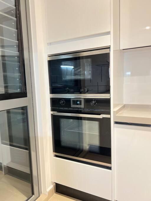 Luxurious 3-bedroom In Apartment *