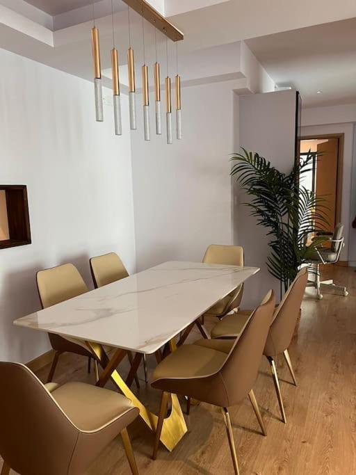 Apartman Luxurious 3-bedroom In